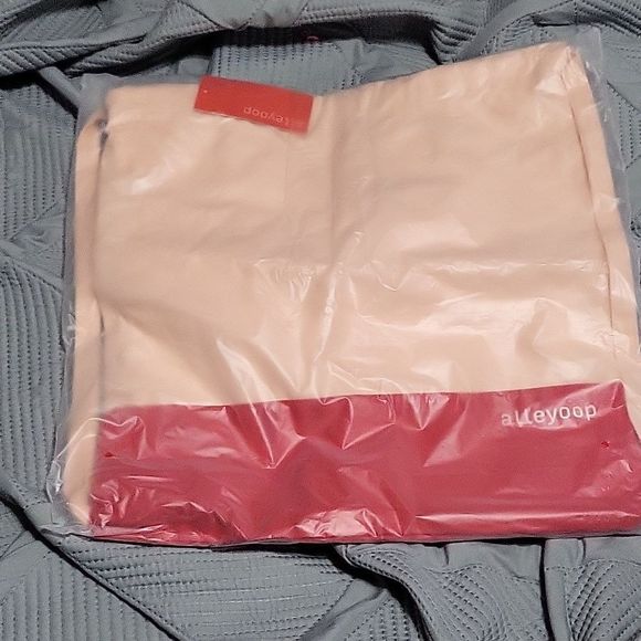 ALLEYOOP Beauty MVP Set with Tote (Swatched) - Picture 15 of 16